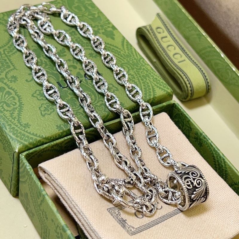 G*u*i necklaces